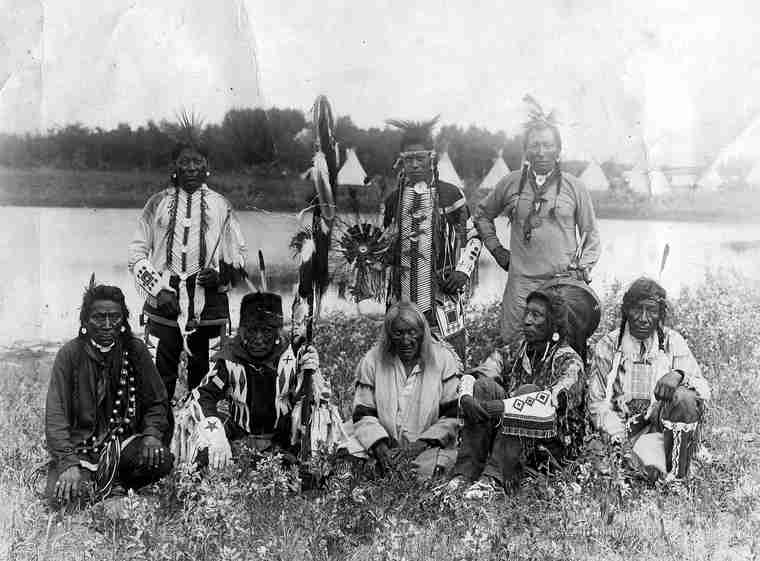 Chief Starblanket and group of men at Treaty 4 signing 